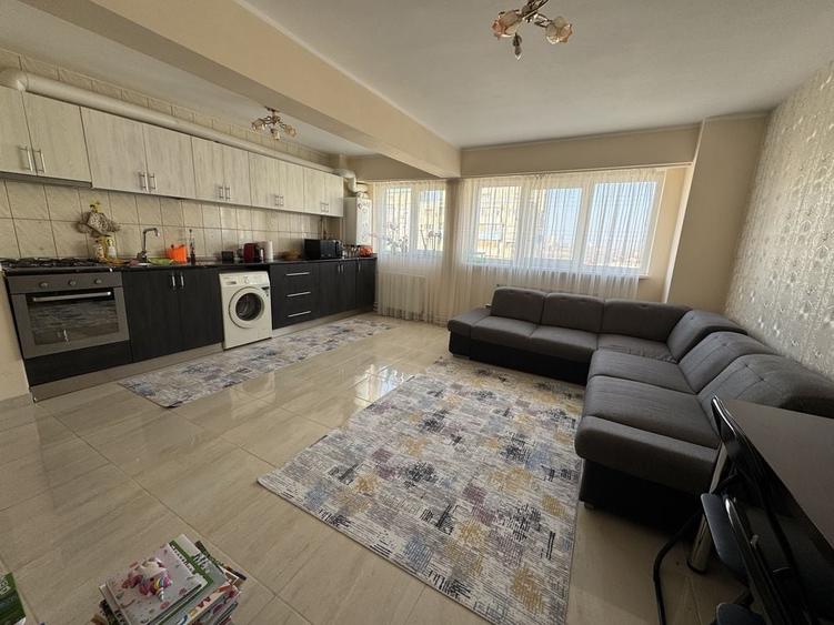 Apartament cu 3 camere decomandat în Micro 20