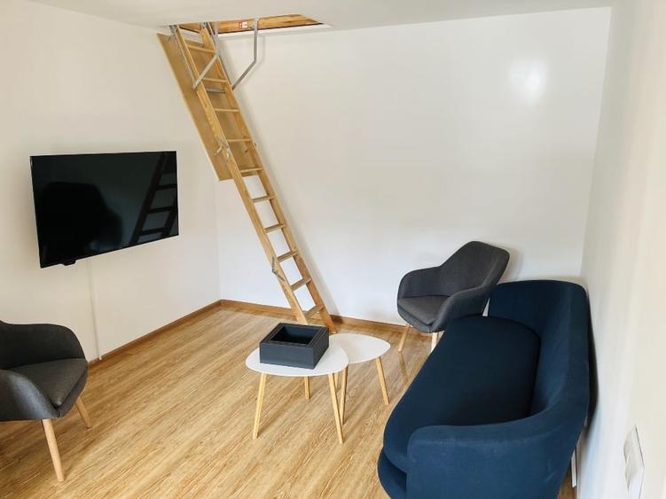 Apartament cu 4 camere decomandat, mobilat în 1 Mai