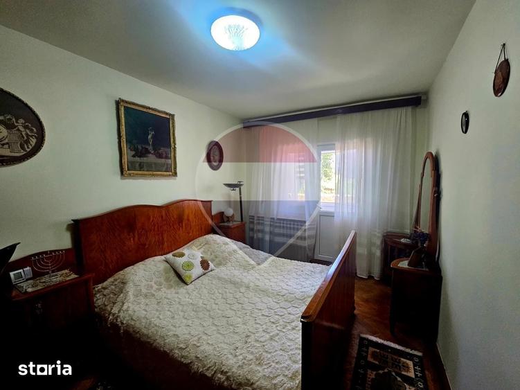 Apartament cu 4 camere decomandat în Central