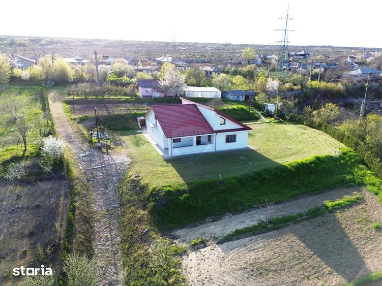 Casă cu 4 camere cu Teren 4151 Mp în Târgu Bujor