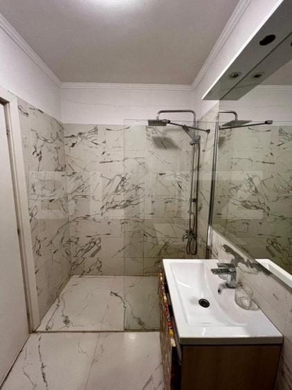 Penthouse cu 3 camere semidecomandat, mobilat în Florești