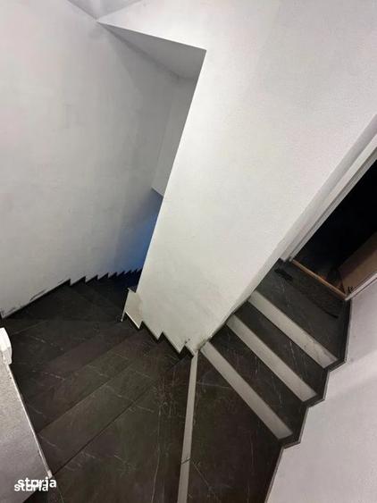 Casă cu 6 camere cu Teren 6.5 Mp în Groși