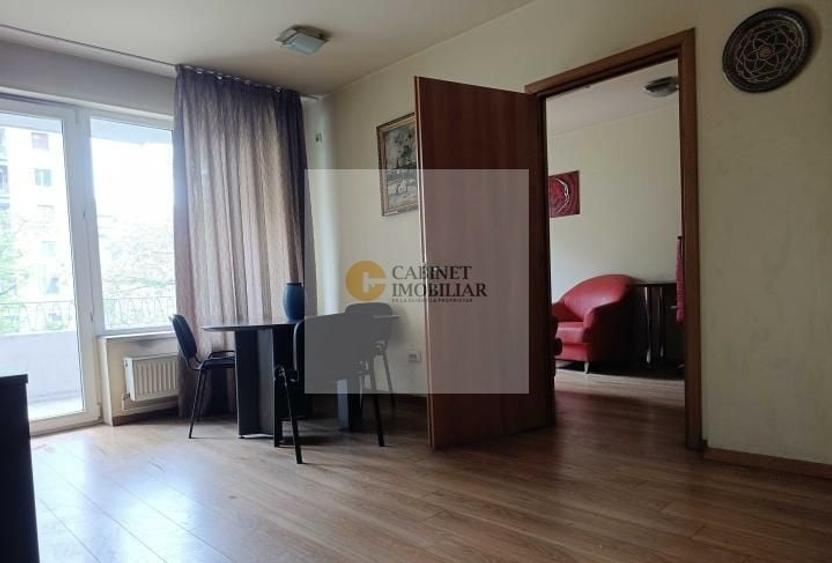 Apartament cu 2 camere semidecomandat, mobilat în Magheru