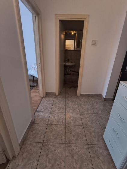 Apartament cu 3 camere decomandat, mobilat în Gara