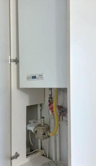 Pârâului - 3 camere - NEMOBILAT - 2 balcoane - 2 grupuri sanitare - 10