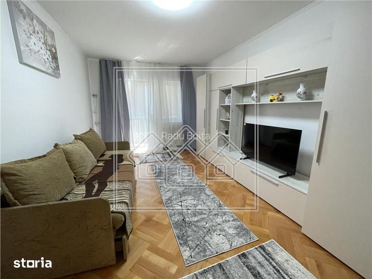 Apartament spatios cu 3 camere, Str. Scoala de Inot
