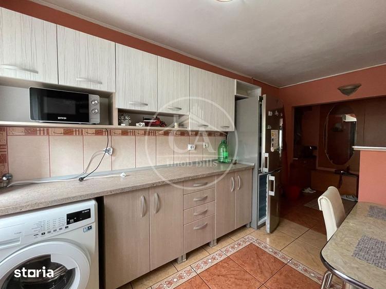 Apartament cu 3 camere decomandat în Sânmartin