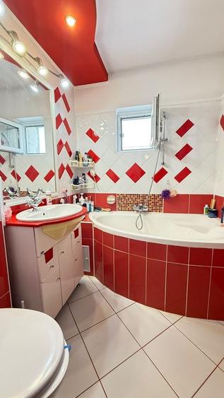 Apartament cu 3 camere decomandat, mobilat în Nerva Traian