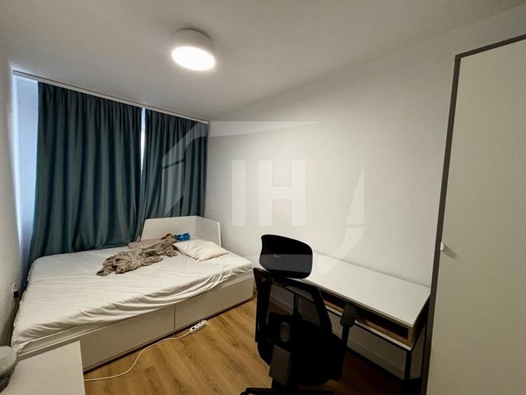 Apartament cu 3 camere semidecomandat, mobilat în Central
