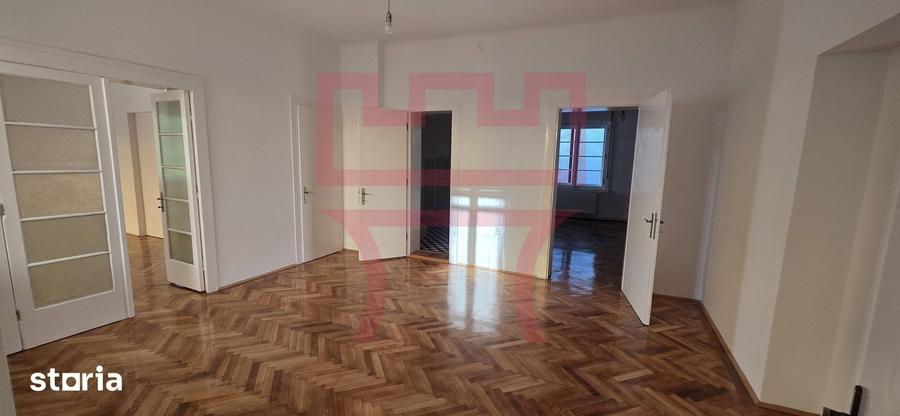 Apartament cu 5 camere în Central