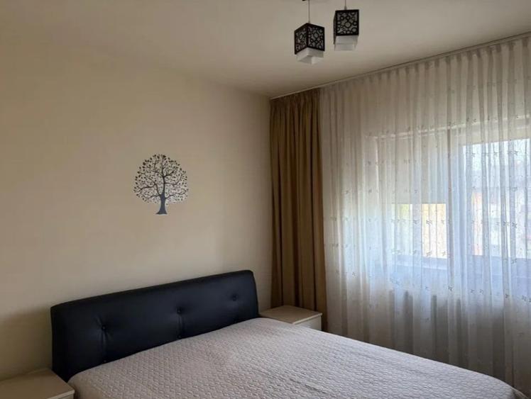Apartament cu 3 camere decomandat în Tătărași