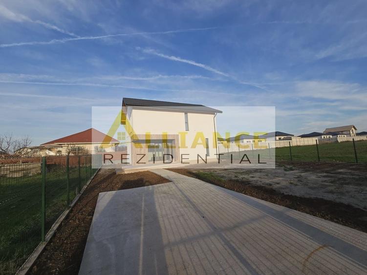 Casă individuală cu 4 camere cu Canalizare în Berceni