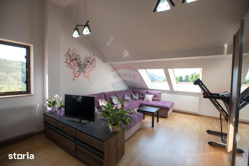 Casă cu 8 camere cu Teren 2130 Mp în Central