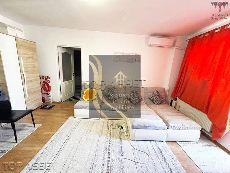 Apartament cu 4 camere semidecomandat, mobilat în Sebastian
