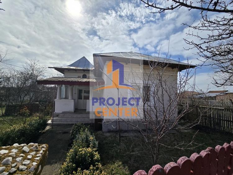 Casă cu 3 camere cu Teren 2101 Mp în Albota