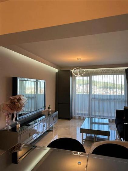 Apartament cu 2 camere semidecomandat, mobilat în Zorilor