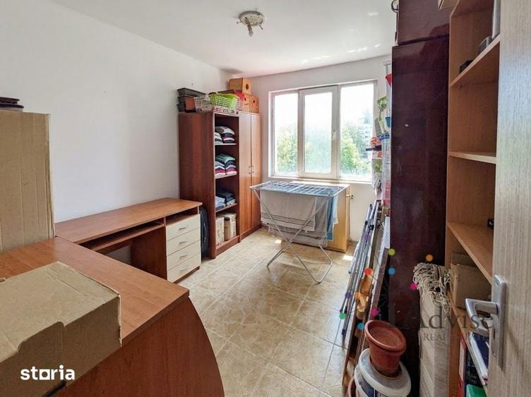 Apartament cu 4 camere decomandat în Dârste
