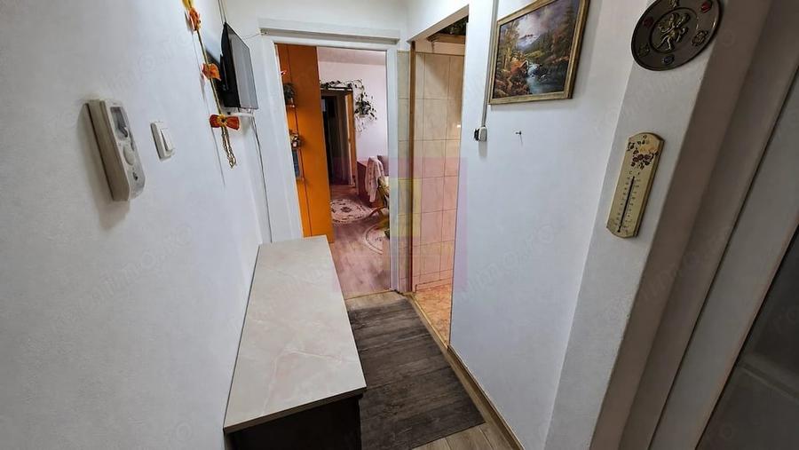 Apartament cu 3 camere semidecomandat în Brâncoveanu