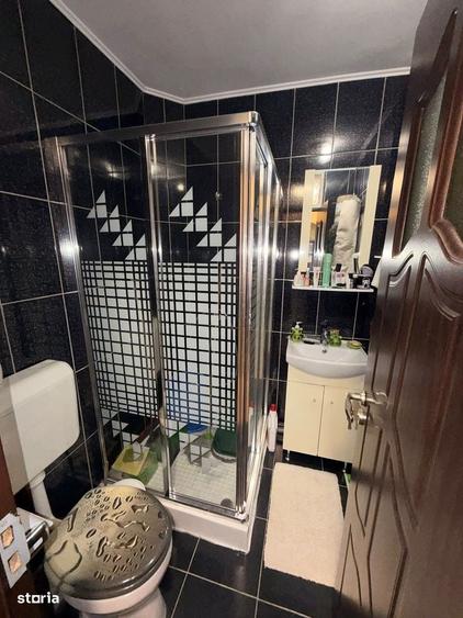 Apartament cu 4 camere semidecomandat în Crângași