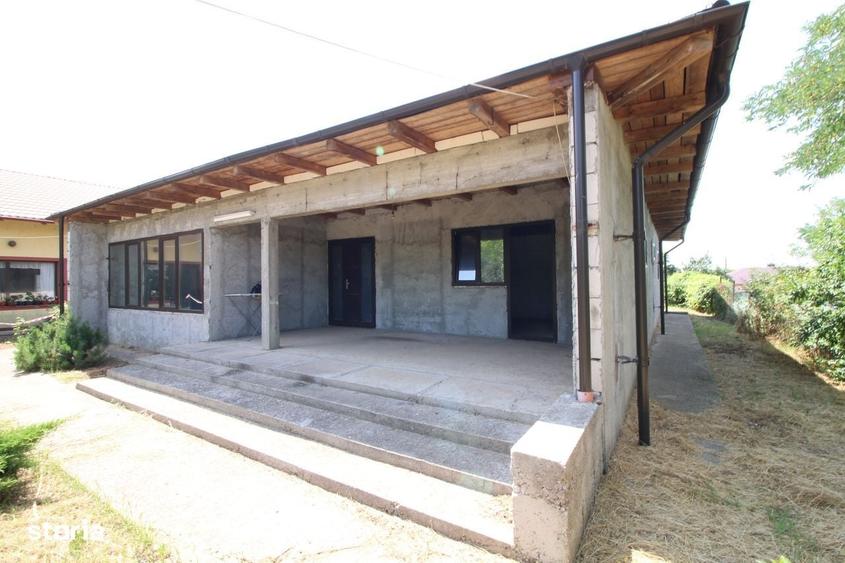 Casă cu 4 camere în Odaia Manolache