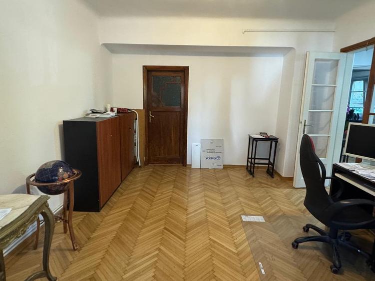 Apartament cu 5 camere în Dorobanți
