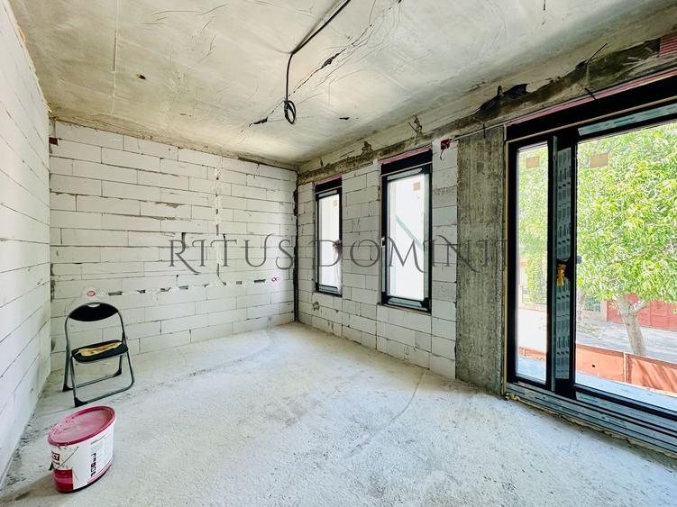 Duplex cu 5 camere cu Piscina în Cantemir