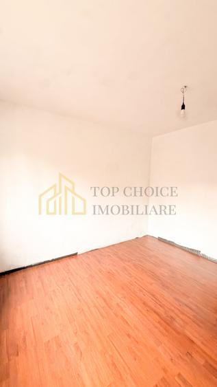 Apartament cu 3 camere semidecomandat, mobilat în Tei