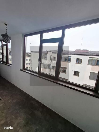 Apartament cu 3 camere decomandat în Metalurgiei