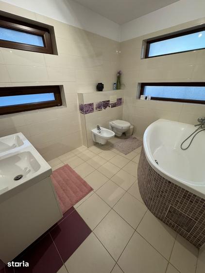 Casă cu 4 camere cu Teren 250 Mp în Central