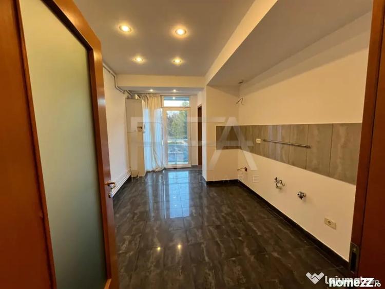 Apartament cu 5 camere decomandat în Primăverii