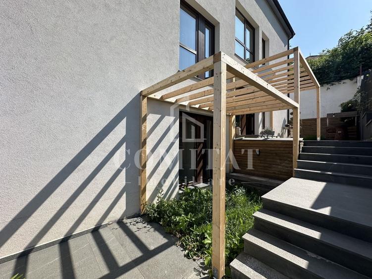 Apartament cu 3 camere semidecomandat în Gruia