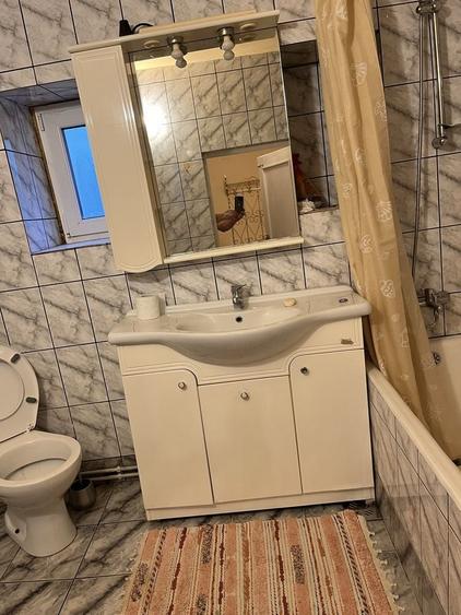 Casă cu 3 camere decomandat în Central
