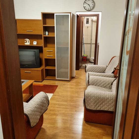 Casă cu 2 camere decomandat în Noua