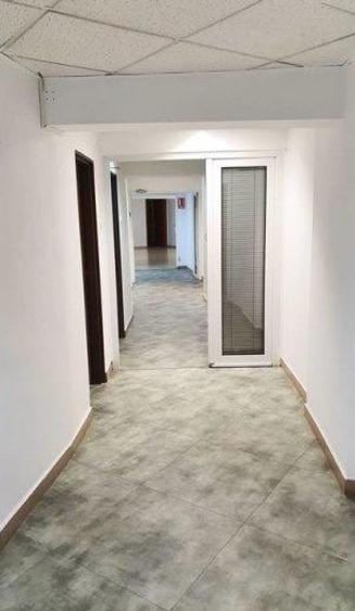 Birou, de 525 mp, în P-ța Unirii