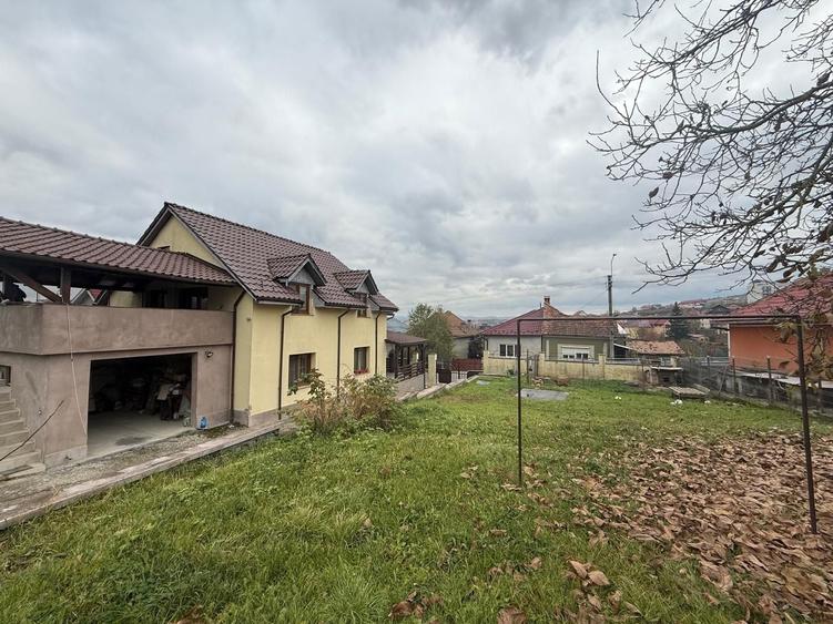 Casă cu 4 camere în Central