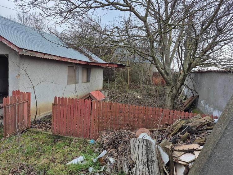 Casă cu 6 camere cu Teren 945 Mp în Frumușani