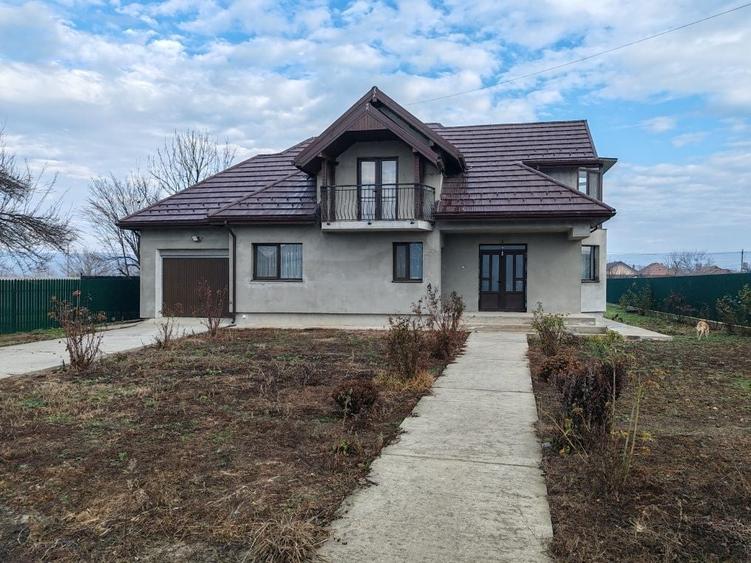 Casă cu 4 camere cu Teren 1350 Mp în Predești