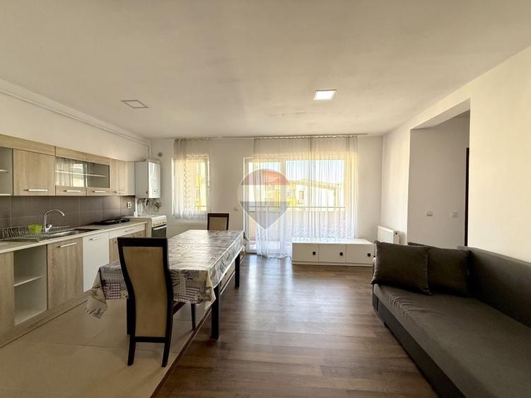 Apartament cu 3 camere semidecomandat, mobilat în Florești