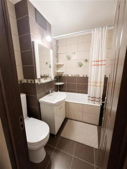 Apartament cu 4 camere semidecomandat, mobilat în Tractorul
