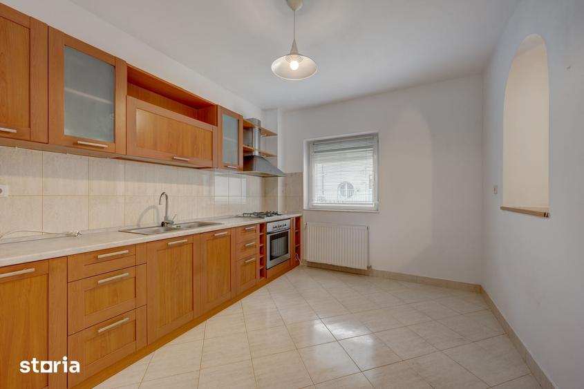 Casă cu 3 camere cu Teren 302 Mp în Central