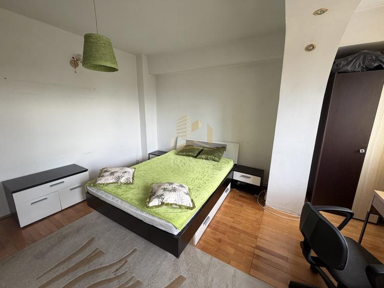 Apartament cu 3 camere decomandat, mobilat în Central