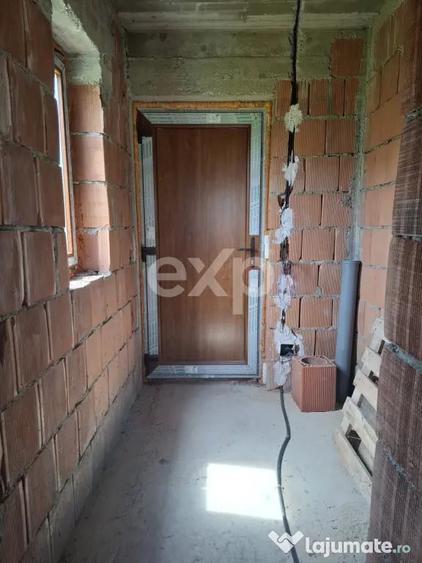 Casă cu 4 camere cu Teren 3400 Mp în Pucioasa-Sat