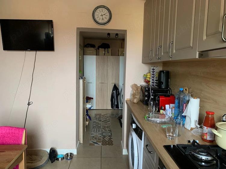 Apartament cu 3 camere semidecomandat în Grădiște