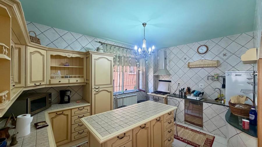 Apartament cu 3 camere decomandat în Dorobanți