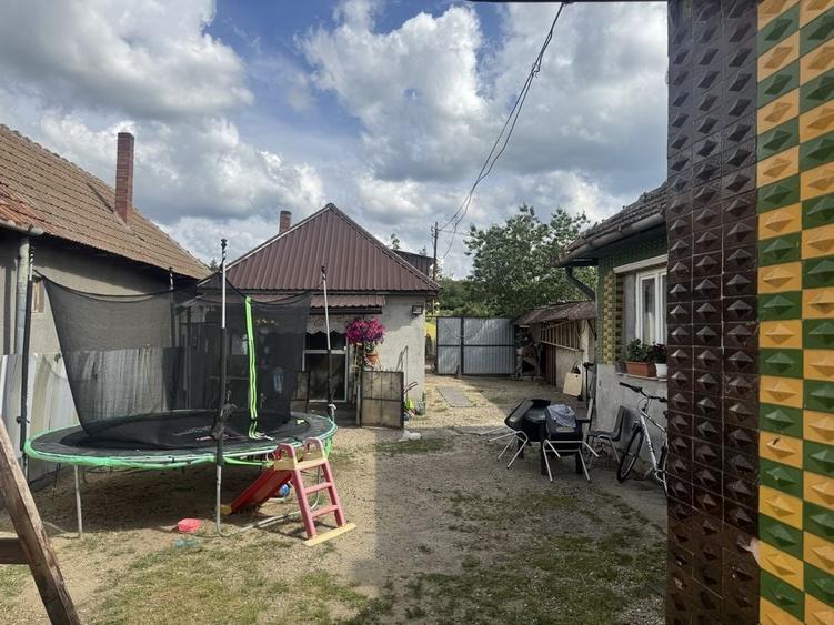 Casă cu 3 camere în Alparea