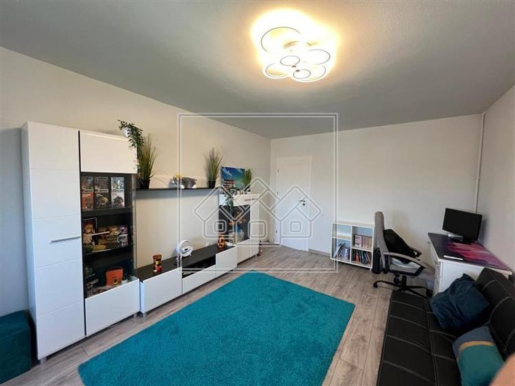 Apartament cu 4 camere decomandat în Vasile Aaron