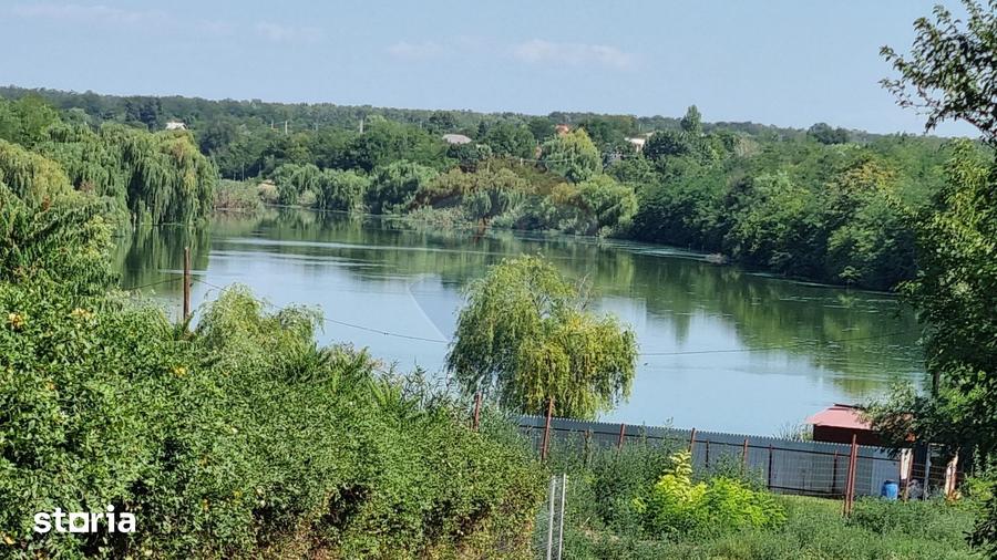 Casă cu 5 camere cu Teren 1000 Mp în Central