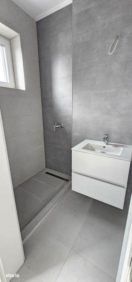 Apartament cu 3 camere decomandat în Tractorul
