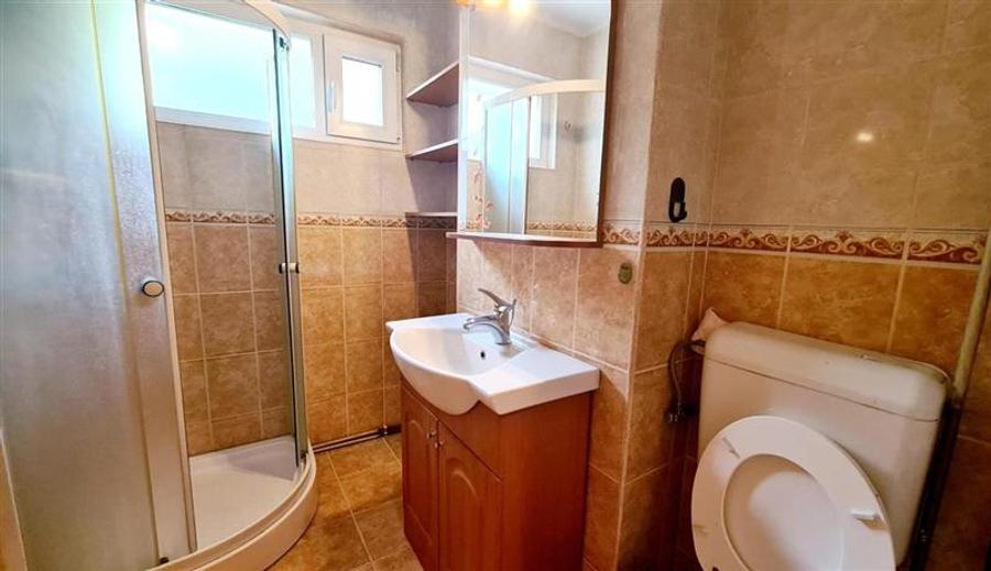 Apartament cu 2 camere semidecomandat, mobilat în Dâmbovița
