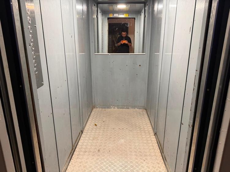 Garsonieră în Titan